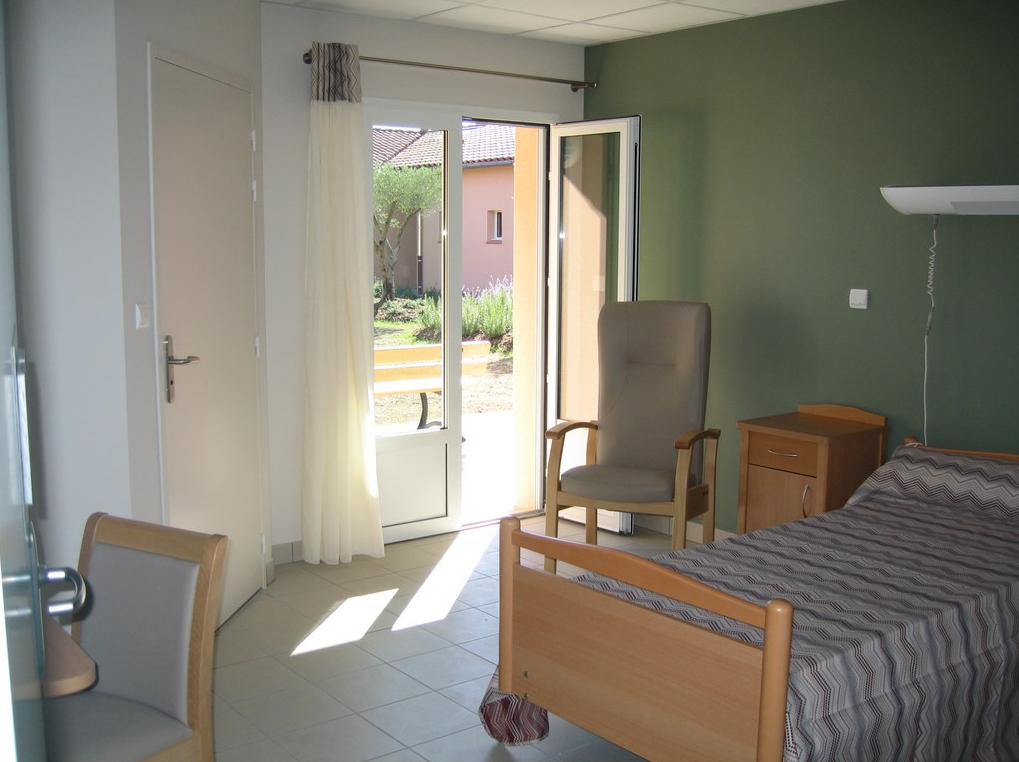 Chambre individuelle lumineuse avec accès terrasse