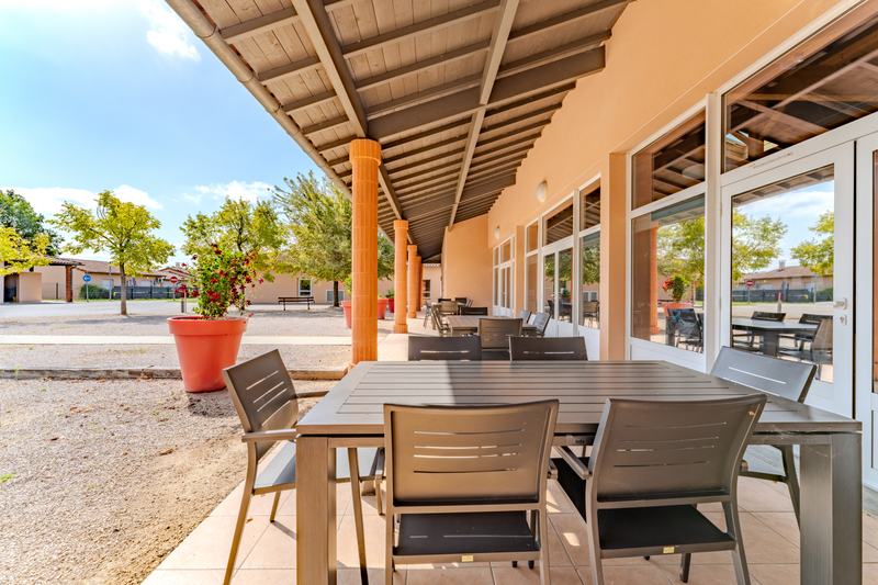 Terrasse couverte de la Résidence Pagomal, lieu des fêtes de familles